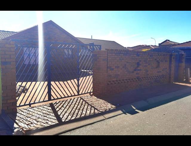3 BEDROOM HOUSE FOR SALE IN PROTEA GLEN